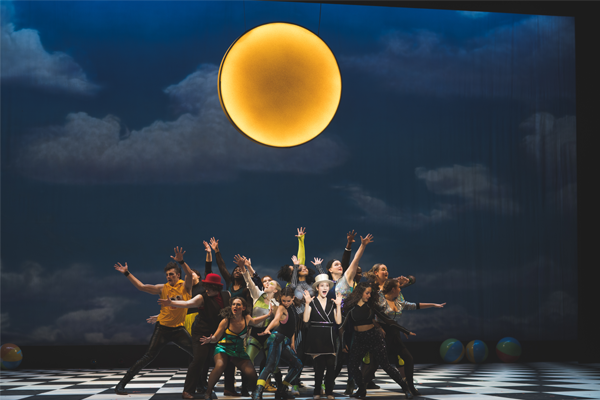 Performance of Pippin on the Hop stage